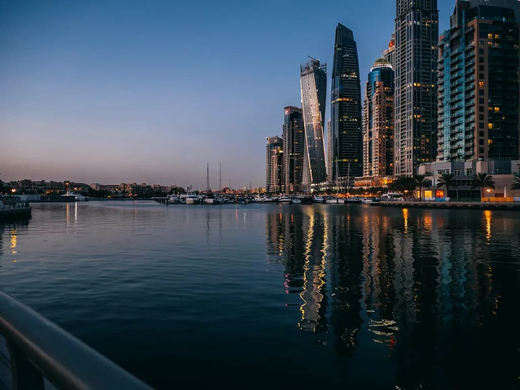Dubaj - Marina i wieżowce o niebieskiej godzinie