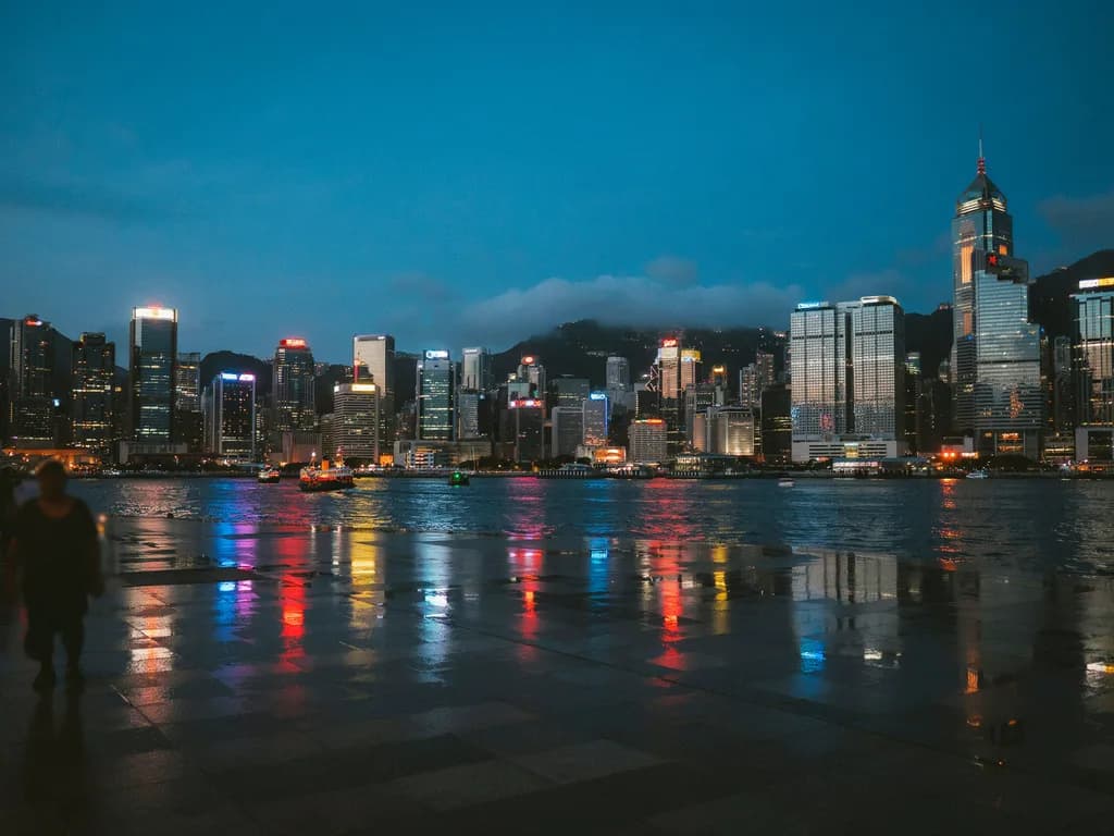 Hongkong - panorama Victoria Harbour nocą