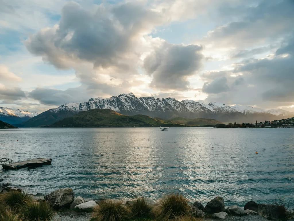 Nowa Zelandia - góry i jezioro w Queenstown